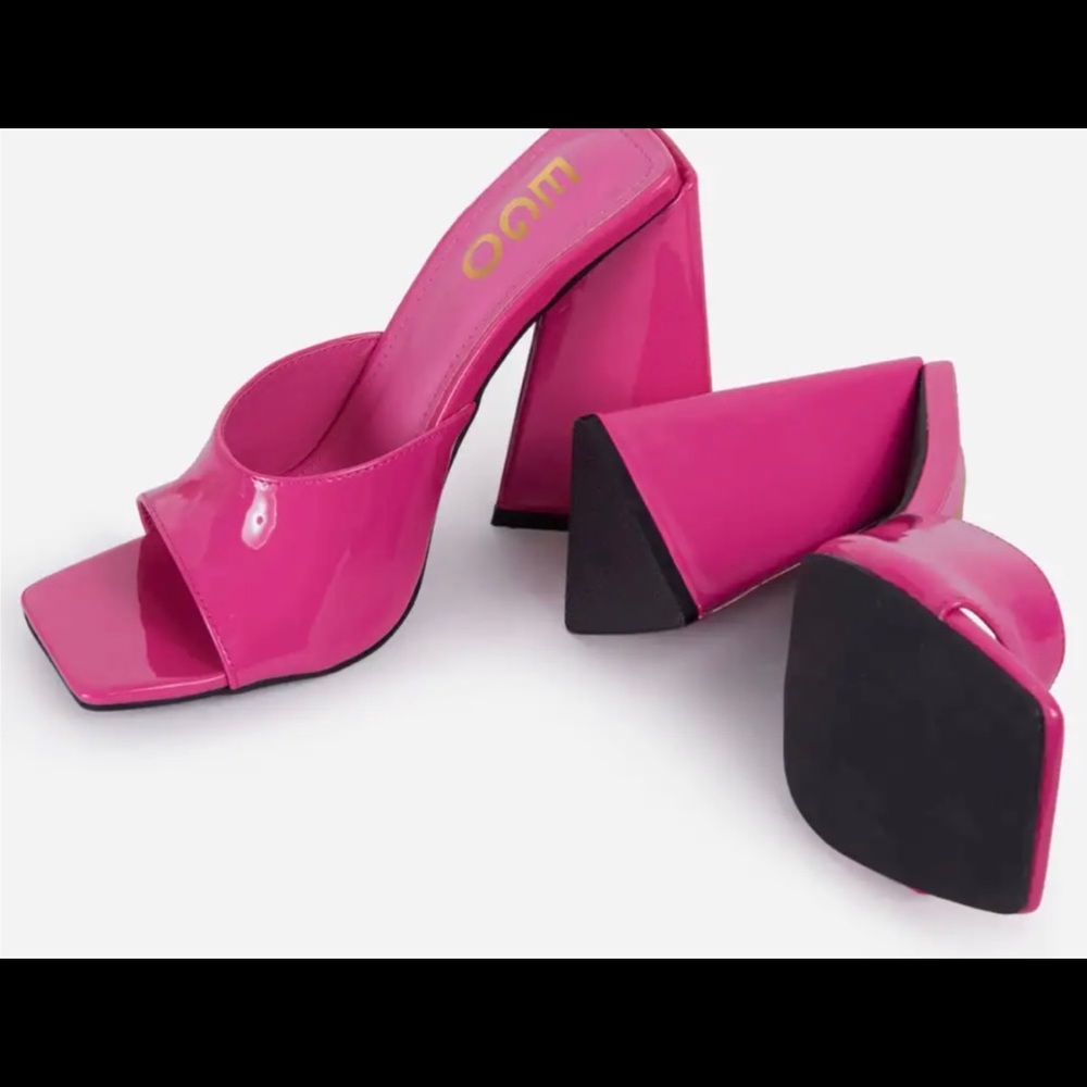 SQUARE PEEP TOE SCULPTURED FLARED BLOCK HEEL MULE